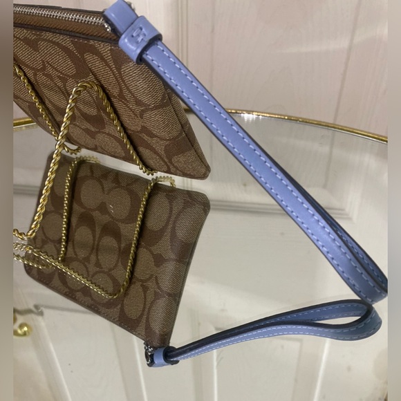 🚨COACH: NEVER USED! | Corner Zip Wristlet - Picture 11 of 11
